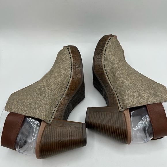 Dansko 'Reggie' leather taupe & Brown Leather peep toe  heeled clog sandal 38 - Picture 10 of 13